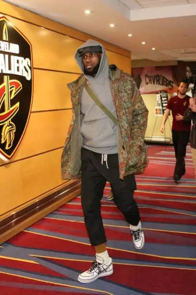 获赛事最佳：法国U16队长对签约阿森纳／巴萨持开放态度（荣膺赛事最佳，法国U16队长称愿考虑加盟阿森纳或巴萨）