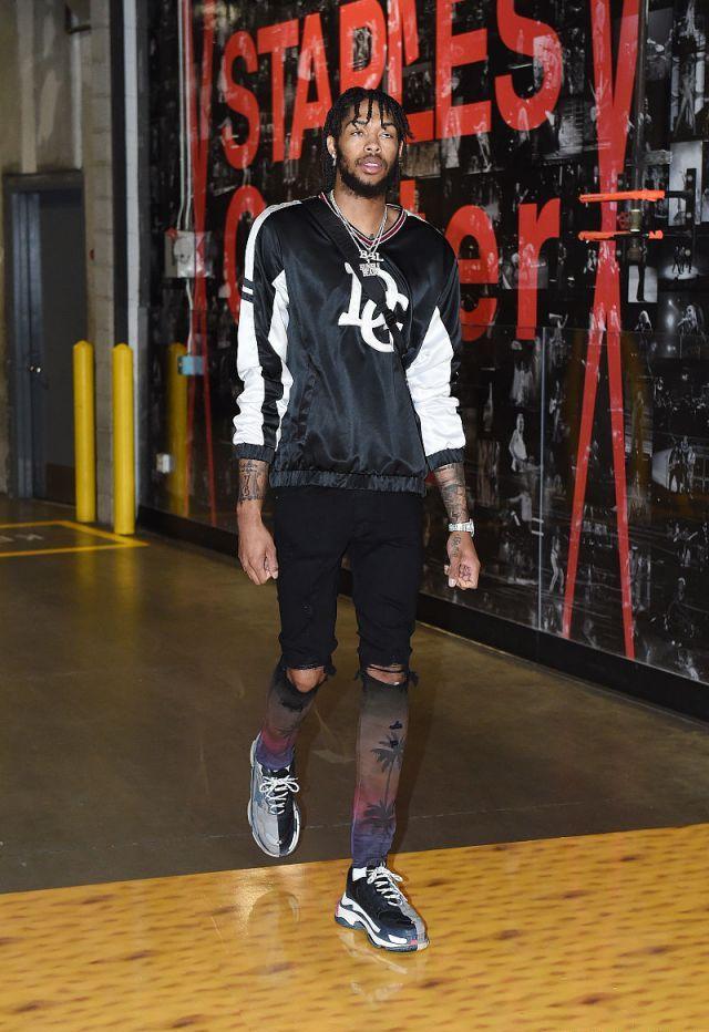 迪克赛季表现下滑，场均得分大幅减少（迪克状态走低，场均得分骤降）