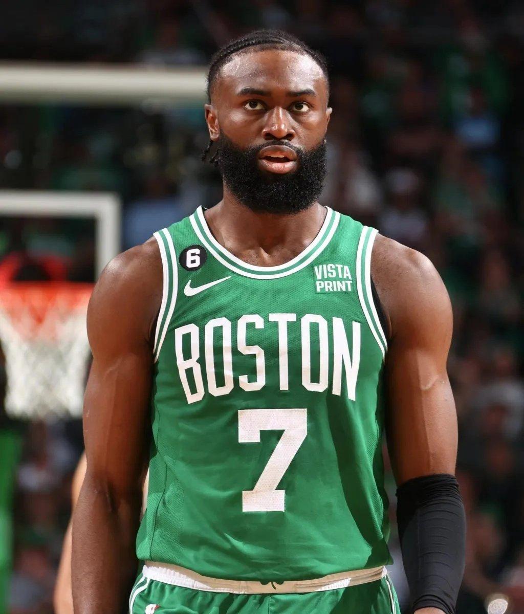 T1引援HLE上单与GEN下路，新赛季阵容引关注（T1补强：HLE上路与GEN下路加盟，新赛季阵容成焦点）