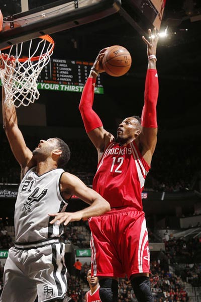 NBA焦点战：篮网客场逆转雄鹿,（NBA重磅对决：篮网客场逆转击败雄鹿）