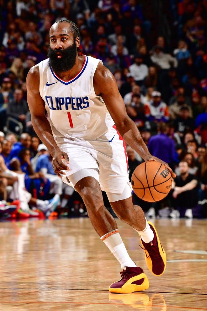 博雷戈：球队很多战术围绕奎因展开 他将自己水平提升到了新高度（博雷戈称球队战术以奎因为核心 奎因已将自身水平提升至全新高度）