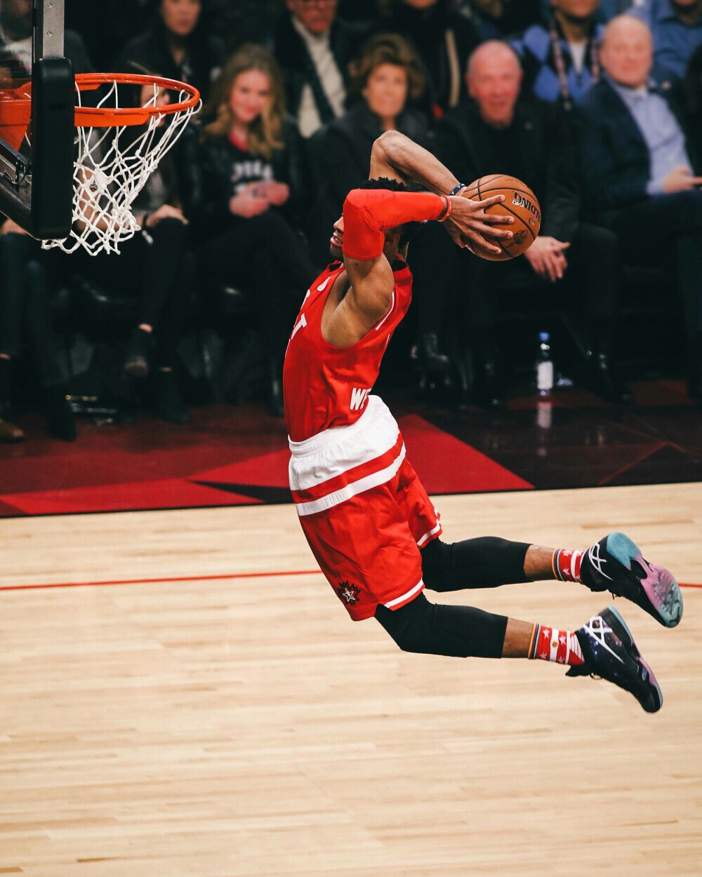 舍甫琴科：我热爱圣西罗，收购它对米兰和意大利足球都很重要（舍甫琴科：钟爱圣西罗，收购该球场对米兰与意大利足坛意义重大）