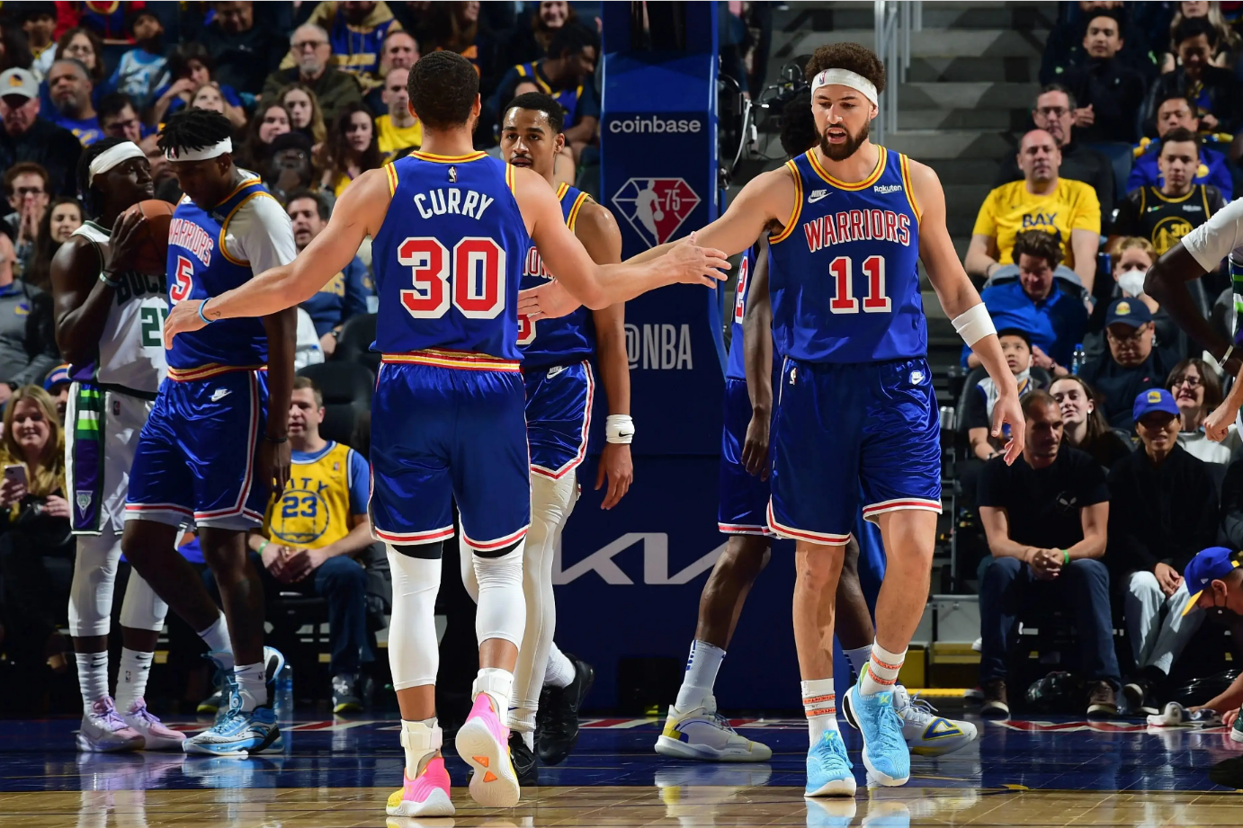 德甲战报：卡德打入唯一进球，十人奥格斯堡1-0汉堡（德甲战报：卡德制胜，十人奥格斯堡1-0力克汉堡）