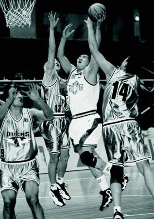 韩鹏：不可能让依木兰和陈泽仕踢全场，再受伤会影响国青集训（韩鹏：不会让依木兰、陈泽仕踢满全场，避免伤情影响国青集训）