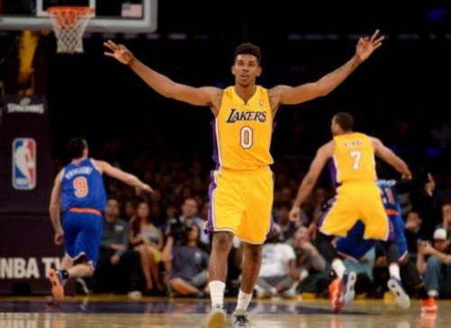 篮球火箭球迷投票支持球队重建计划（火箭队球迷投票赞成重建方案）